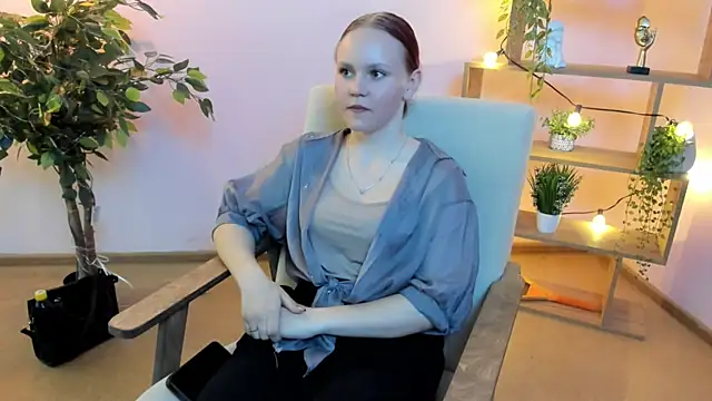 Snapshot of CharlaFenbert chatting on March 29, 2026, 9:22 am CharlaFenbert online show from March 29, 2026, 9:22 am