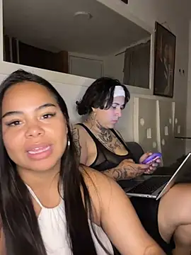 lunaa love online show from May 17, 2026, 11:49 pm