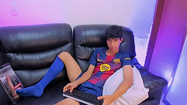 Snapshot of Mael_Twink chatting on April 3, 2026, 6:14 pm Mael Twink online show from April 3, 2026, 6:14 pm