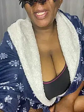Snapshot of BoobsQueeen chatting on May 26, 2026, 4:21 am BoobsQueeen online show from May 26, 2026, 4:21 am
