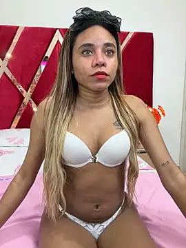 Snapshot of _roxana_Fox chatting on April 6, 2026, 11:39 pm roxana Fox online show from April 6, 2026, 11:39 pm