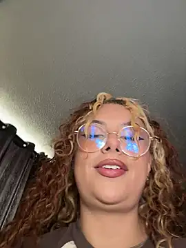 Snapshot of Amber-fire chatting on April 23, 2026, 4:08 pm Amber-fire online show from April 23, 2026, 4:08 pm