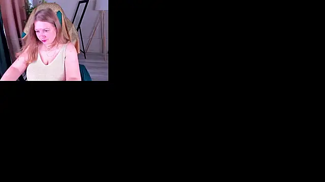 Snapshot of CleoXotie chatting on June 4, 2026, 1:10 am CleoXotie online show from June 4, 2026, 1:10 am