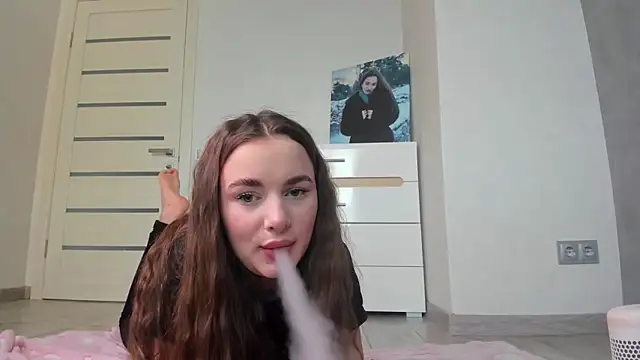 AlinaLuxxx online show from May 15, 2026, 10:24 am