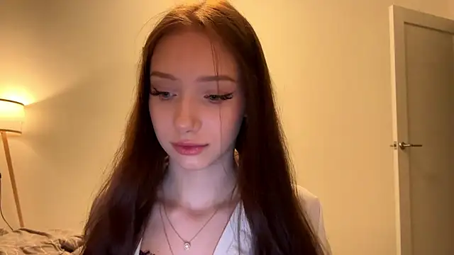 MiaNewstrom online show from April 1, 2026, 8:28 pm