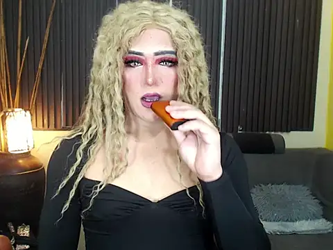 HugexMsLovelyxCock online show from April 22, 2026, 10:05 pm