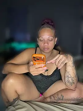 Snapshot of SHY_QUINN chatting on May 21, 2026, 11:57 pm SHY QUINN online show from May 21, 2026, 11:57 pm