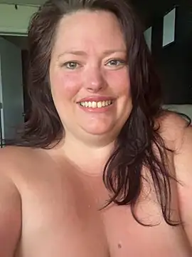 Snapshot of EmberVael chatting on June 26, 2026, 4:24 pm EmberVael online show from June 26, 2026, 4:24 pm
