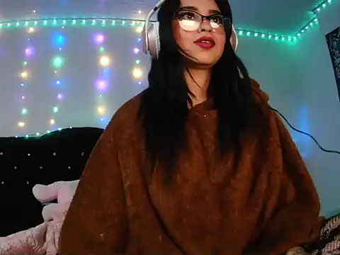 Snapshot of Luna_Velvet7 chatting on May 18, 2026, 1:28 am Luna Velvet7 online show from May 18, 2026, 1:28 am