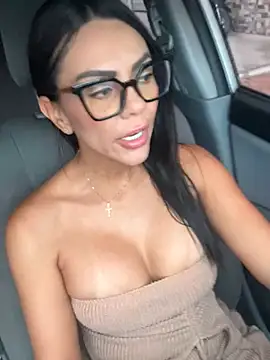 Snapshot of SofiParma chatting on May 15, 2026, 7:45 pm SofiParma online show from May 15, 2026, 7:45 pm