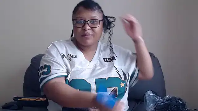 xxZoeyx online show from November 4, 2025, 6:39 am