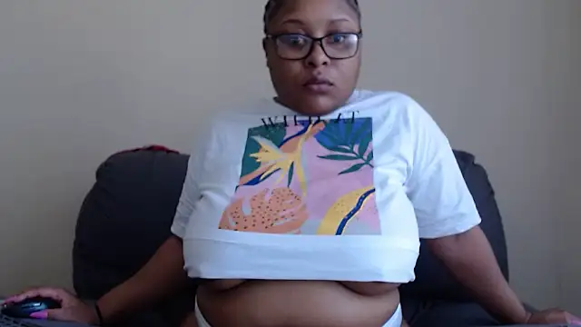 xxZoeyx online show from October 8, 2025, 5:42 am