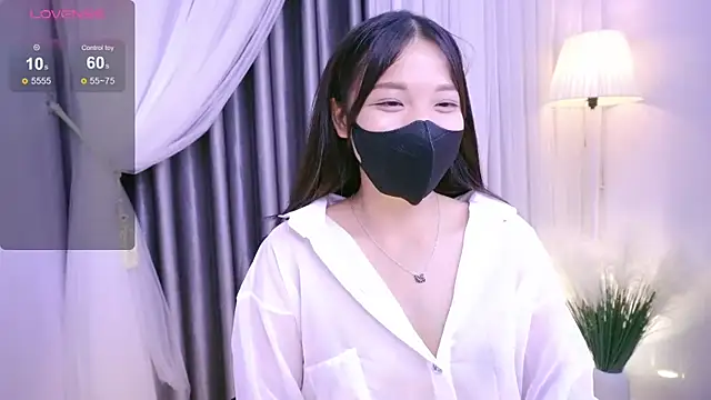 Lu Ly22 online show from June 17, 2026, 1:21 pm