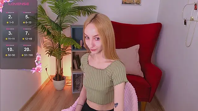 Snapshot of Melrose_ chatting on May 19, 2026, 9:33 pm Melrose online show from May 19, 2026, 9:33 pm