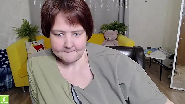 QUEEN02030 online show from April 30, 2026, 3:19 pm