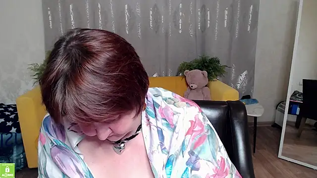 QUEEN02030 online show from May 10, 2026, 10:41 am
