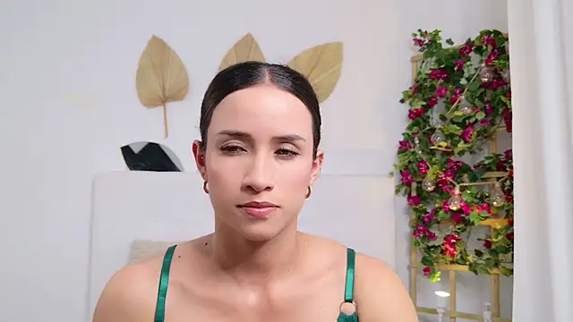 Snapshot of Nika_Kink chatting on May 21, 2026, 8:28 pm Nika Kink online show from May 21, 2026, 8:28 pm