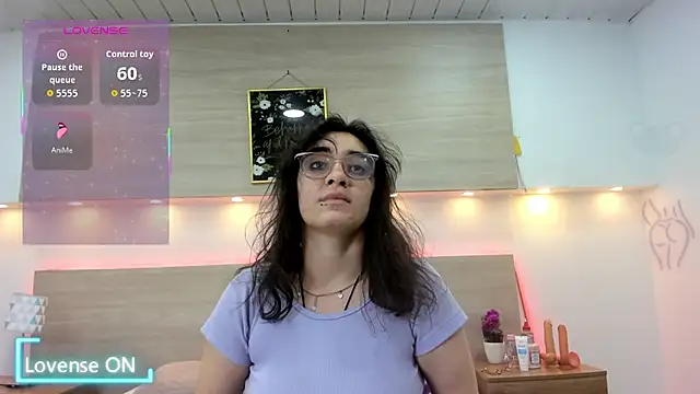 Snapshot of Ellaa_honey chatting on April 11, 2026, 12:53 pm Ellaa honey online show from April 11, 2026, 12:53 pm