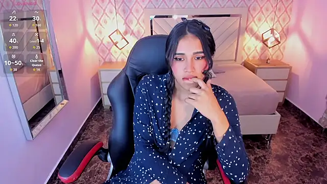 PALOMA ALVES online show from May 13, 2026, 10:39 pm