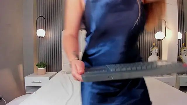 MelissaCooper1 online show from May 4, 2026, 1:25 pm