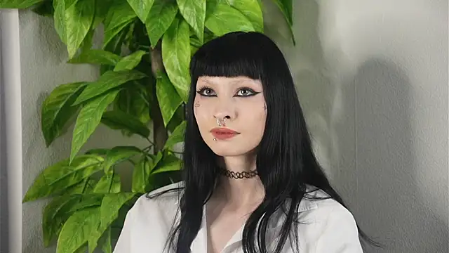 BreannaBetesh online show from April 3, 2026, 5:14 am