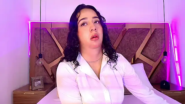 Snapshot of bella_swwan_ chatting on June 17, 2026, 1:32 pm bella swwan online show from June 17, 2026, 1:32 pm