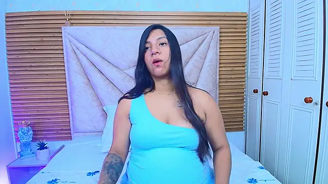 Snapshot of Lunaa_Rossee chatting on May 15, 2026, 7:45 pm Lunaa Rossee online show from May 15, 2026, 7:45 pm
