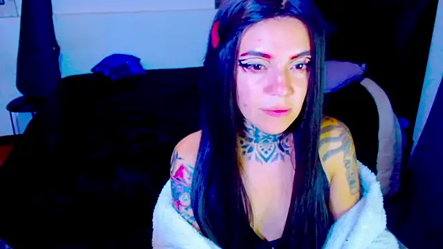 LannieGonzales online show from May 17, 2026, 4:01 am