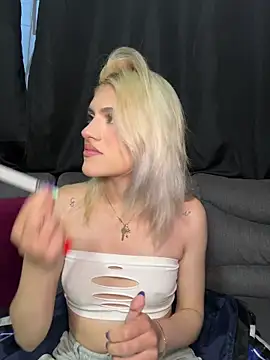 Snapshot of Lia_fire chatting on April 13, 2026, 11:09 pm Lia fire online show from April 13, 2026, 11:09 pm