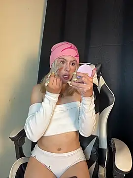 Snapshot of Lia_fire chatting on April 4, 2026, 2:18 am Lia fire online show from April 4, 2026, 2:18 am