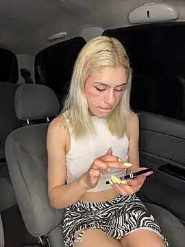 Snapshot of Lia_fire chatting on April 3, 2026, 3:13 am Lia fire online show from April 3, 2026, 3:13 am