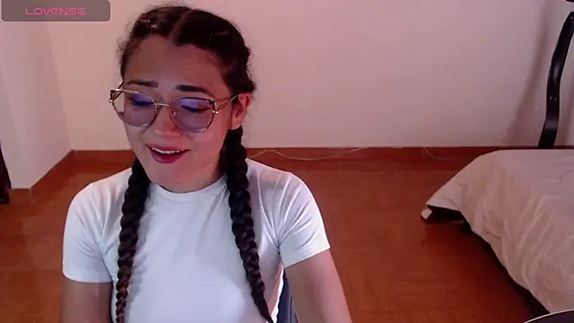 Snapshot of FreyaRouge chatting on April 20, 2026, 3:35 pm FreyaRouge online show from April 20, 2026, 3:35 pm