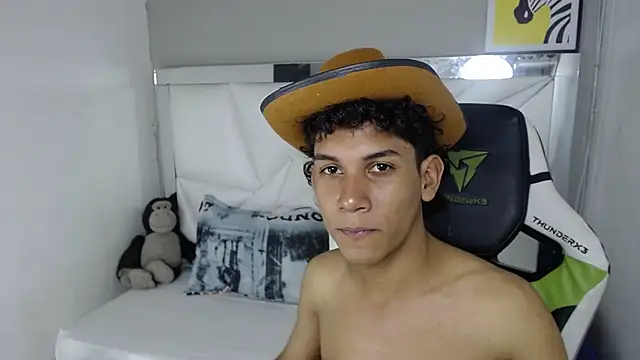 Taylorr junior  online show from April 1, 2026, 3:52 am