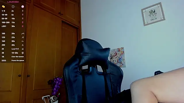 Snapshot of Violett_Sykes chatting on May 6, 2026, 5:00 am Violett Sykes online show from May 6, 2026, 5:00 am