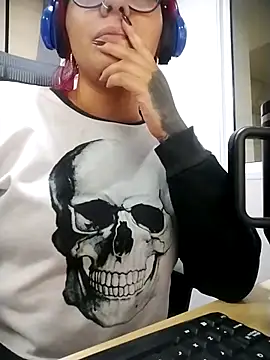 Snapshot of Violett_Sykes chatting on April 7, 2026, 1:18 am Violett Sykes online show from April 7, 2026, 1:18 am