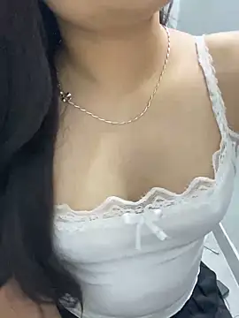 Snapshot of Rosecute11 chatting on May 8, 2026, 5:55 am Rosecute11 online show from May 8, 2026, 5:55 am