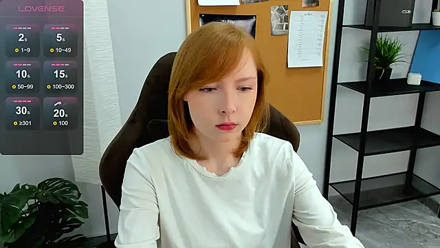 Snapshot of CherryCrushLove chatting on May 12, 2026, 5:37 am CherryCrushLove online show from May 12, 2026, 5:37 am
