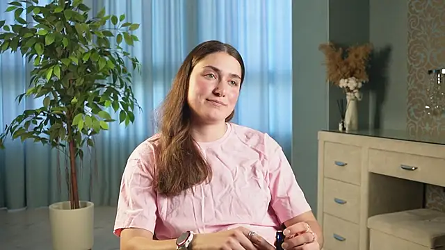 WeiReece online show from April 1, 2026, 9:43 am