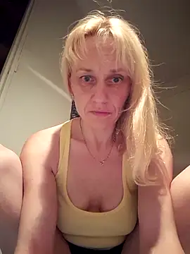 RinaSunX online show from April 13, 2026, 1:20 am