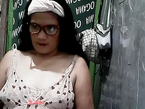 Snapshot of PinayZaira chatting on April 13, 2026, 10:08 am PinayZaira online show from April 13, 2026, 10:08 am