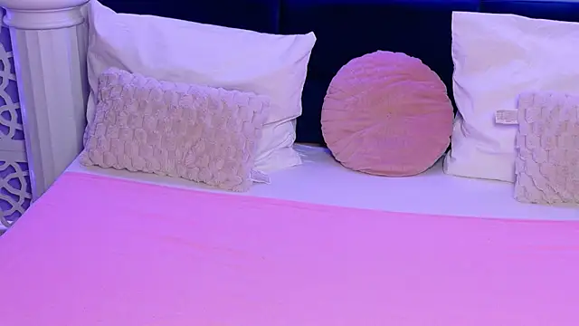 Snapshot of BlondieEve chatting on April 8, 2026, 4:03 am BlondieEve online show from April 8, 2026, 4:03 am