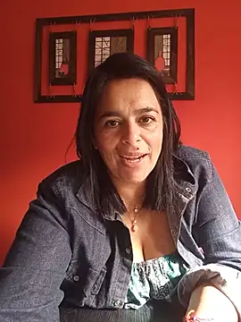 lucianamorocha online show from June 3, 2026, 4:23 pm