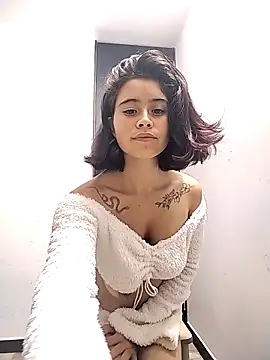 Snapshot of Akhanex01 chatting on April 4, 2026, 2:29 am Akhanex01 online show from April 4, 2026, 2:29 am