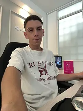 Liam Fiire online show from April 10, 2026, 3:52 pm