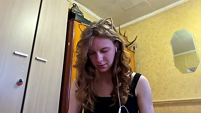 Snapshot of DonnaKuc chatting on April 13, 2026, 6:17 am DonnaKuc online show from April 13, 2026, 6:17 am
