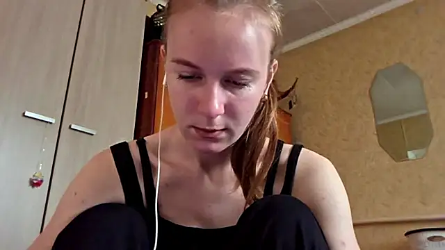 Snapshot of DonnaKuc chatting on April 8, 2026, 6:15 am DonnaKuc online show from April 8, 2026, 6:15 am