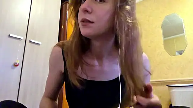 Snapshot of DonnaKuc chatting on April 9, 2026, 6:04 am DonnaKuc online show from April 9, 2026, 6:04 am