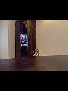 Snapshot of HotTemptation_ chatting on April 1, 2026, 7:33 pm HotTemptation online show from April 1, 2026, 7:33 pm