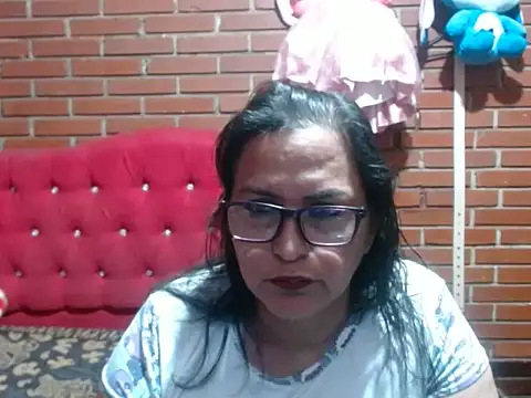 kristalmarelyn online show from May 31, 2026, 6:08 am