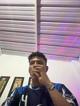 sebascuterouss online show from April 27, 2026, 12:41 am